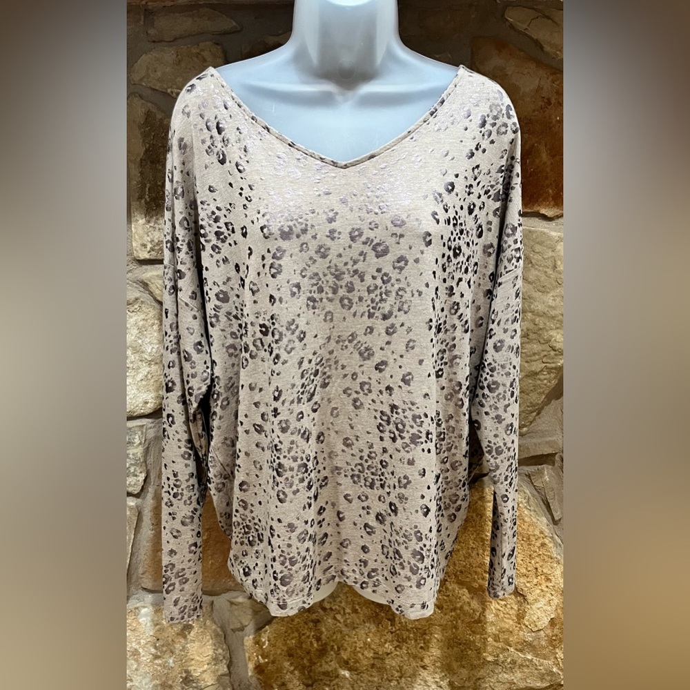 Chico’s Animal Print Knit Blouse Women’s Large Taupe Hues Shiny Highlights